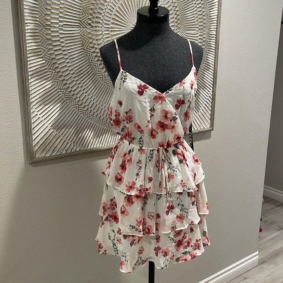 Trixxi Dresses & Skirts - NWT Trixxi Red and Cream Floral Ruffle Tiered Dress Size Medium